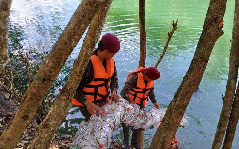 Ejército de Guatemala instaló biobarda en balneario Los Tucanes, en Petén.