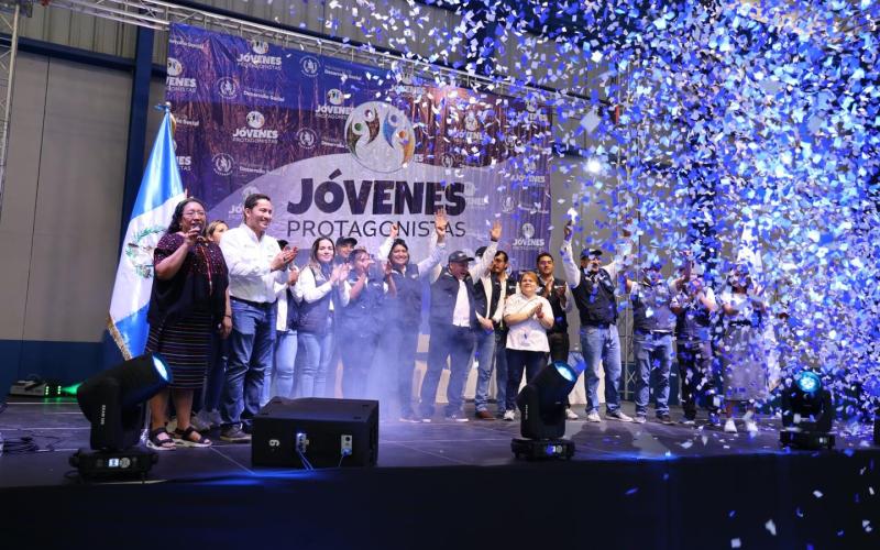 FOTOGRAFÍA DE LANZAMIENTO DE JÓVENES PROGRAGONISTAS