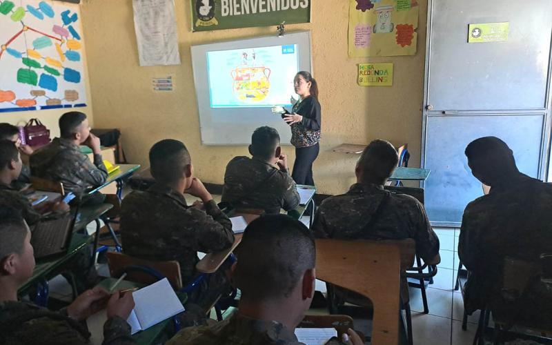 Militares fortalecen conocimientos en agricultura para el desarrollo comunitario