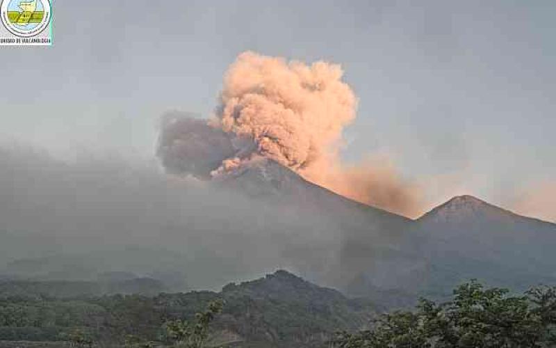 Volcán de Fuego registra nueva fase eruptiva tras 40 días de inactividad