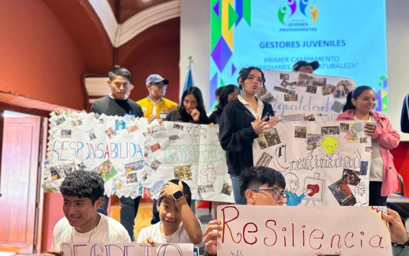 FOTO DE CAMPAMENTO DE JÓVENES PROTAGONISTAS