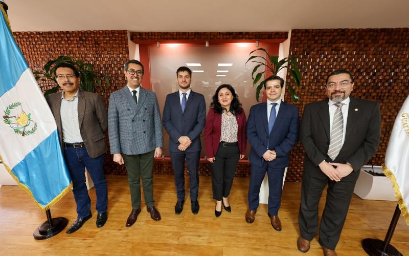 Exponen expectativas económicas de Guatemala a calificadora Standard & Poor’s