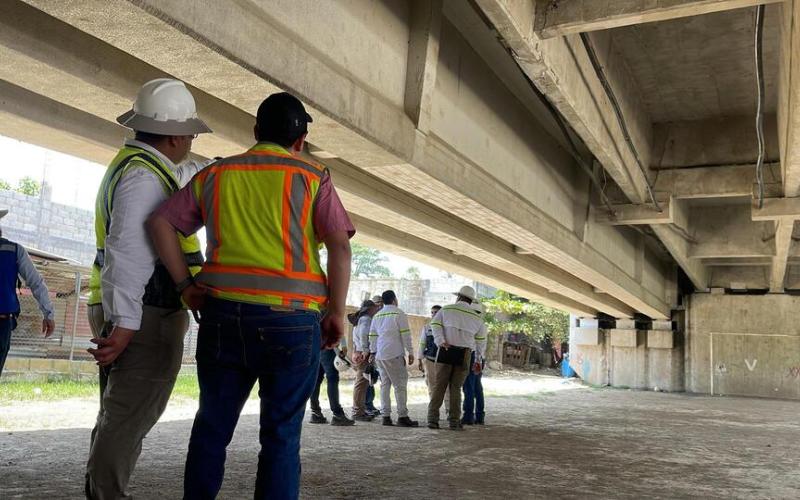 Autoridades de Guatemala y México supervisan estructura del puente 