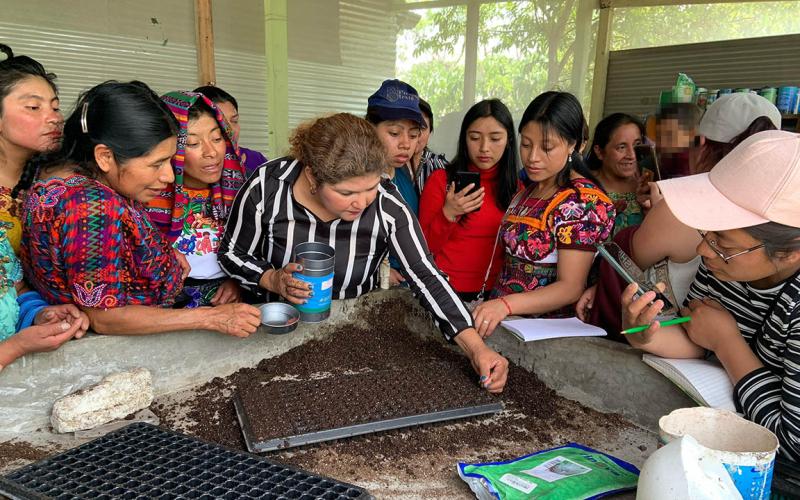 Agricultoras visitan granja Integral Agropecuaria para mejorar sus procesos de cultivo y pecuario