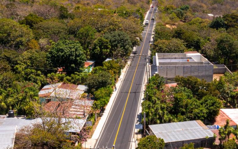 Más de 20 mil personas se benefician con una carretera renovada en Villa Canales 