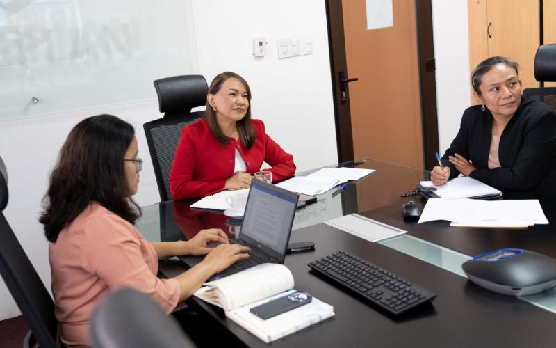 Autoridades de Cooperación para el Desarrollo de SEGEPLAN participan en reunión virtual con Uruguay. 