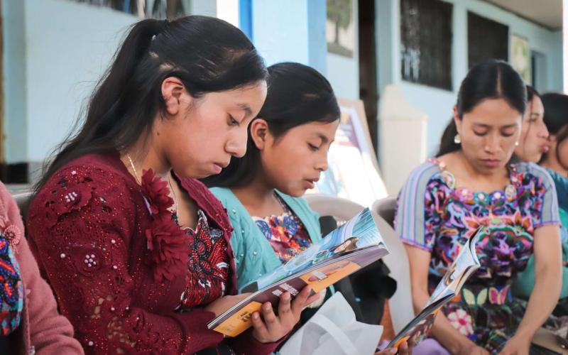 Niñas de Totonicapán se sumergen en el mundo de las TIC 