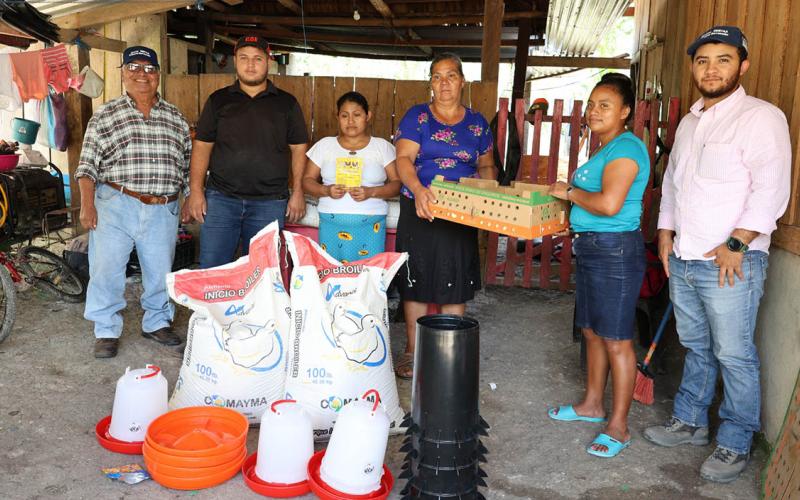 Proyecto Avícola beneficia a 2400 pobladores en la Zona de Adyacencia