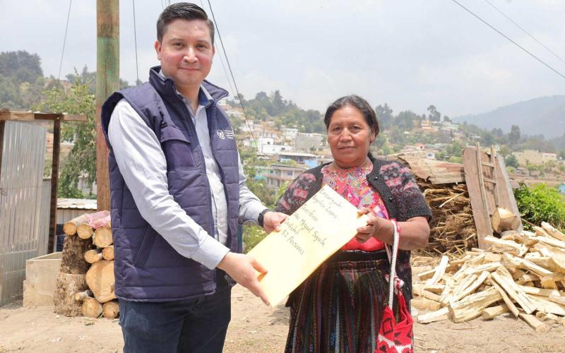 Viceministro supervisa condiciones habitacionales en comunidades vulnerables