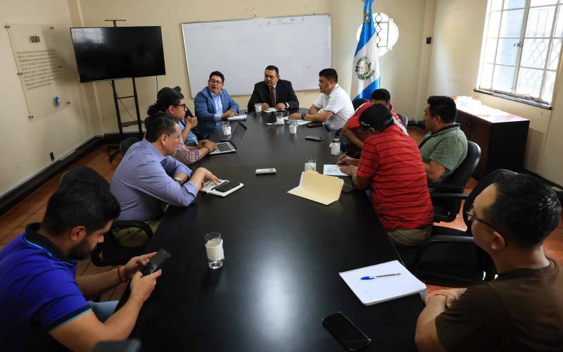 Transportistas de Totonicapán reciben capacitación para agilizar sus trámites en la DGT