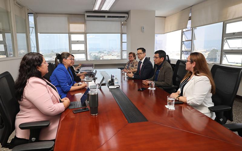 El Ministro del CIV entregó la propuesta de nuevo ROI a la Directora de ONSEC