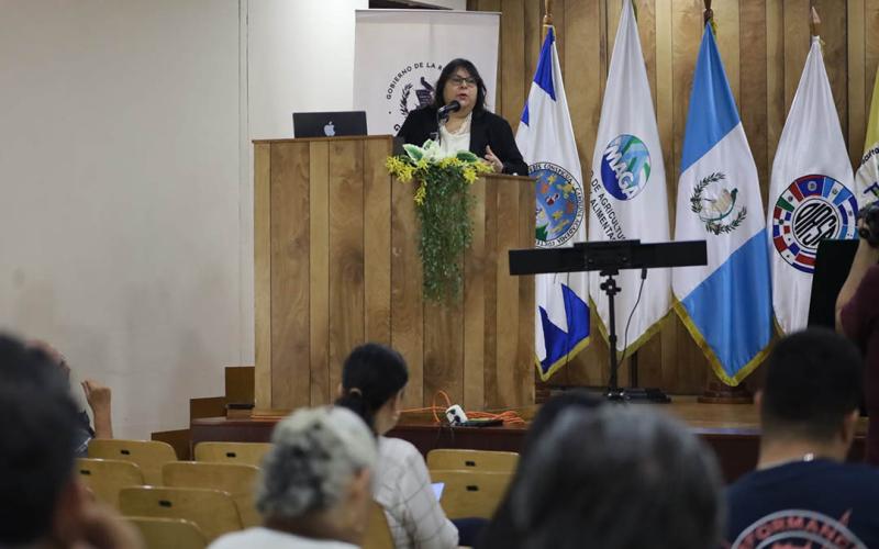 Realizan seminario para el cuidado de las mascotas ante el Gusano Barrenador del Ganado 
