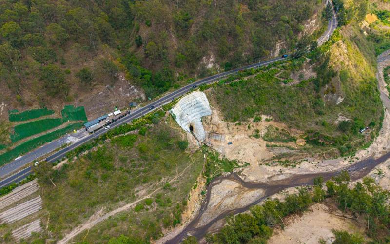 COVIAL previene colapso vial con obras en talud de Mixco y Villa Nueva
