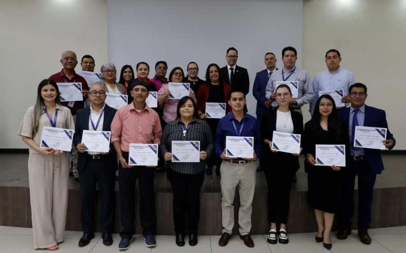 CIV reconoce a colaboradores que culminaron diplomado en Ética y Transparencia