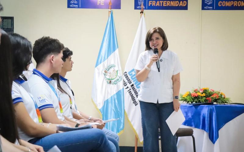 Vicepresidenta impulsa la ciencia en Chiquimula con lanzamiento de Clubes de Ciencias 