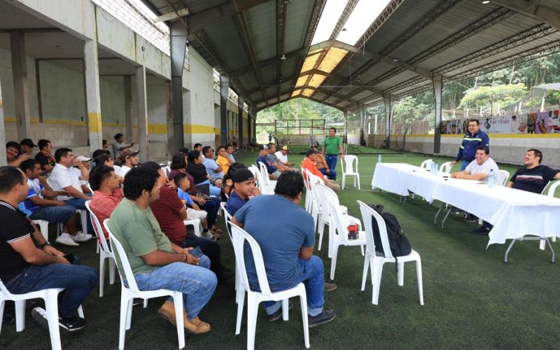 DGT participa en mesa de trabajo con transportistas de Colomba Costa Cuca