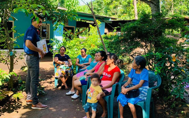 Familias en Retalhuleu fortalecen conocimientos del cultivo de alimentos y nutrición 
