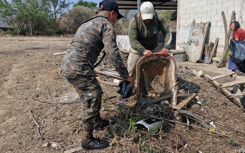 El Ejército de Guatemala realiza jornadas de deschatarrización en Jutiapa.