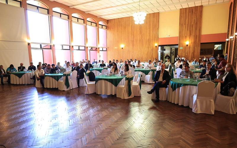 Imparten charlas magistrales acerca del control de plagas y enfermedades en las plantas