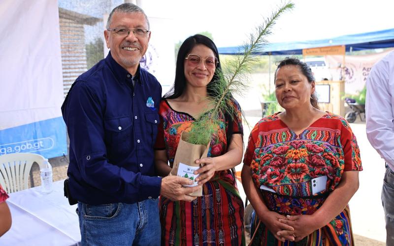 Inicia programa de reforestación “Restaurando mi Cuenca”