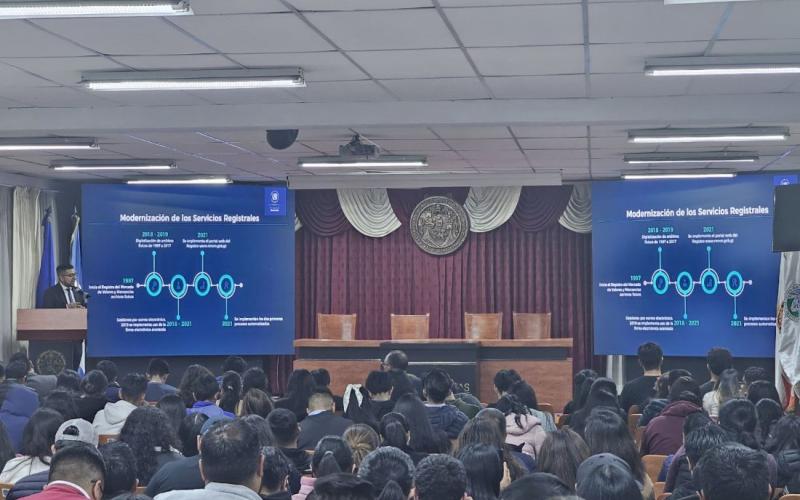 La actividad ofreció una valiosa oportunidad para que los participantes profundizaran en el conocimiento del mercado de valores.