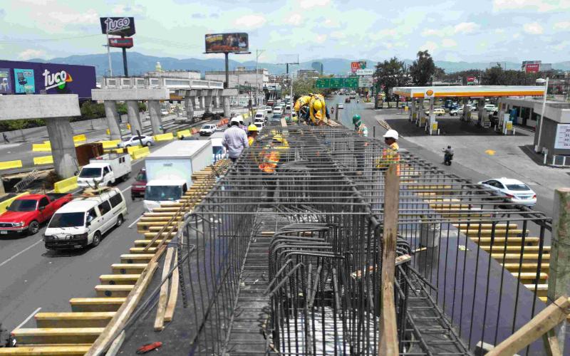 Fundición de vigas avanza en paso a desnivel de la Roosevelt 