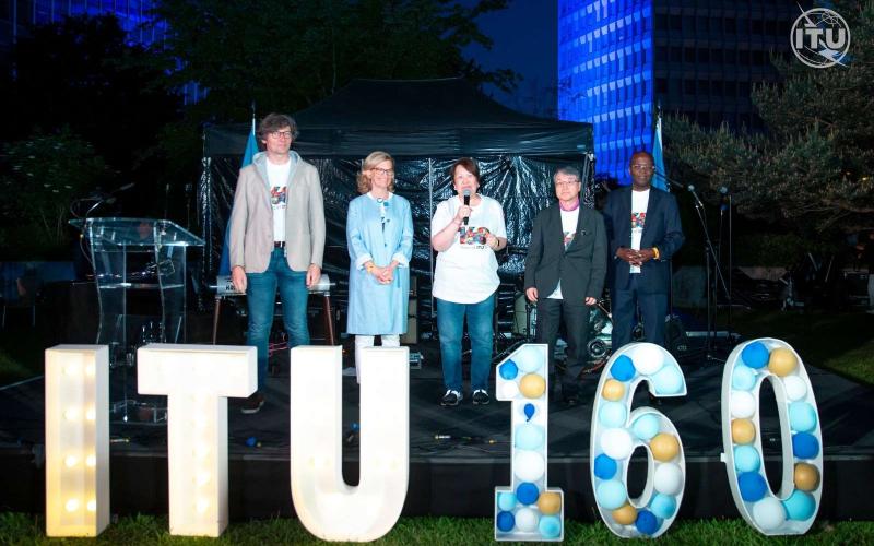 Lucha por la igualdad de género digital: de 2,600 millones de personas que aún no están conectadas a Internet una mayoría son mujeres y niñas