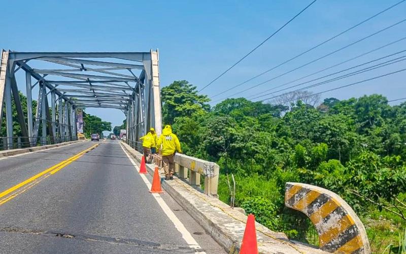 COVIAL da mantenimiento al puente Ixtacapa para garantizar la seguridad vial en el suroccidente