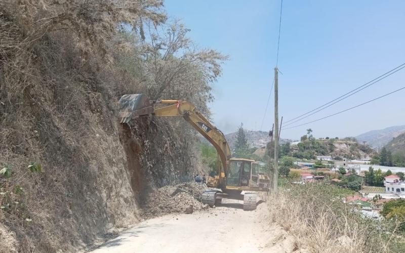 Mejoran caminos rurales en Quiché para impulsar el desarrollo de las comunidades 