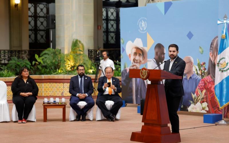 Secretario Santiago Palomo 