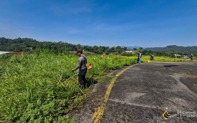 Mantenimiento de Aeródromo de Cobán es realizado por personal de Caminos
