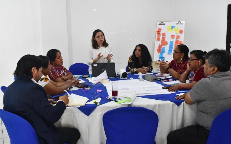 Iniciativas de jóvenes y mujeres proponen ideas innovadoras para sus comunidades.