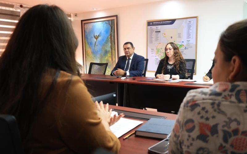 Turismo sobre ruedas: DGT e INGUAT afinan motores para mejorar el registro de transporte turístico