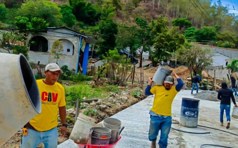 Más de 2,000 vecinos de El Cacao en San Jerónimo, Baja Verapaz, se benefician con obras de pavimentación