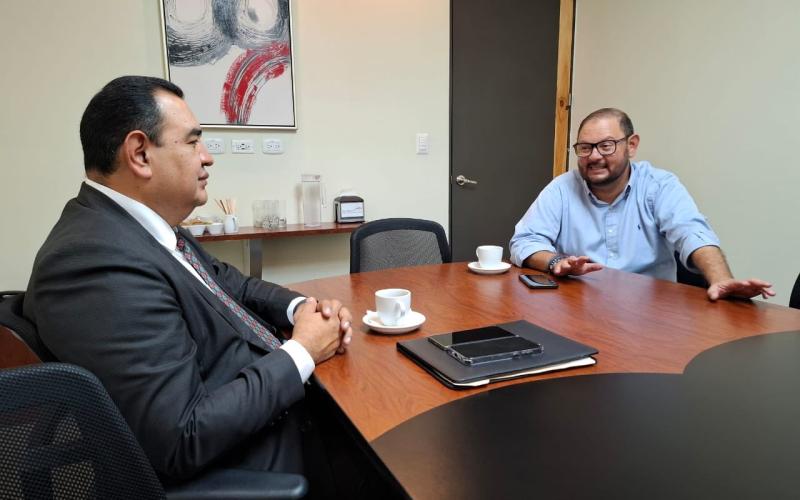 Turismo seguro y transporte legal: DGT y CAMTUR avanzan hacia una estrategia conjunta con tecnología QR