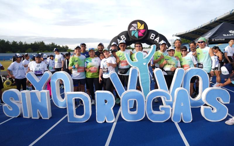 Carrera policial fomenta una vida libre de drogas