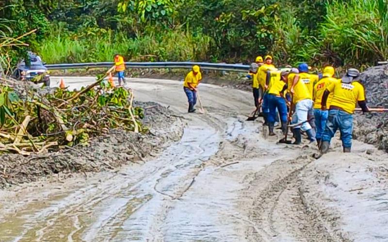 COVIAL atiende derrumbe en Alta Verapaz para restablecer la circulación 