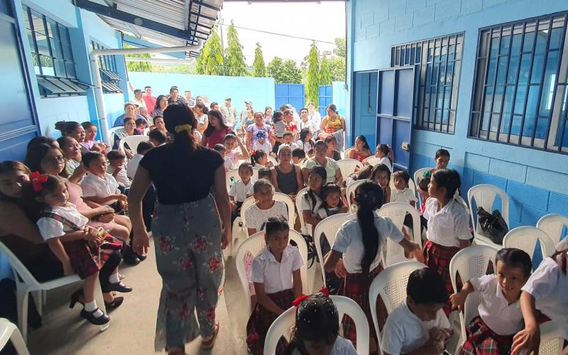 Niños del caserío Primavera, de Malacatán, regresan a clases en una escuela renovada, segura y digna