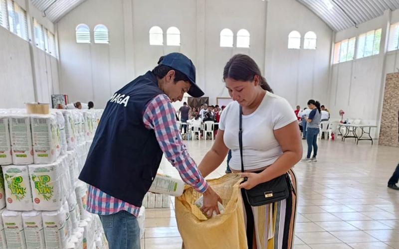 Comunidades reciben alimentos como incentivo por proyectos que fortalecen su desarrollo