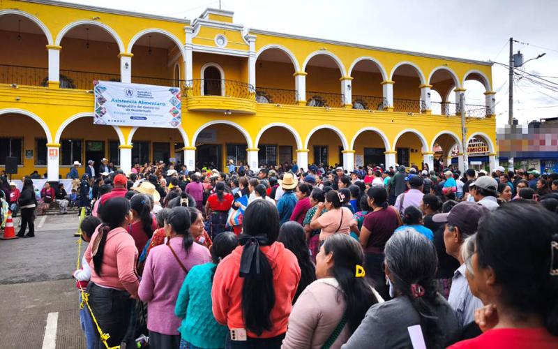 Entregan alimentos a familias vulnerables en San Raymundo 