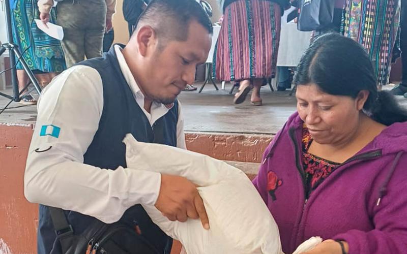 Familias de Totonicapán reciben alimentos 