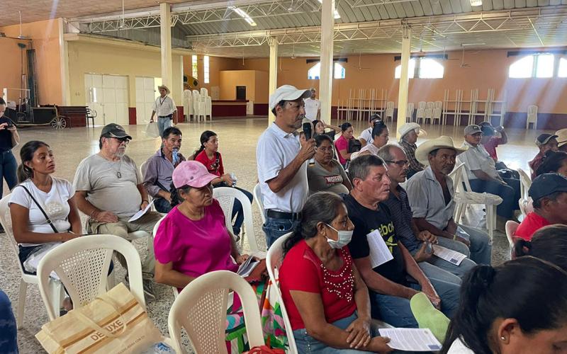 Fortalecen capacidades para cultivar variedad de rosa de Jamaica 