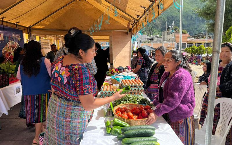 Frescura y variedad en Feria del Agricultor de San Andrés Xecul