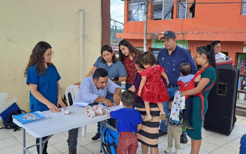Huertos familiares también cultivan salud y bienestar