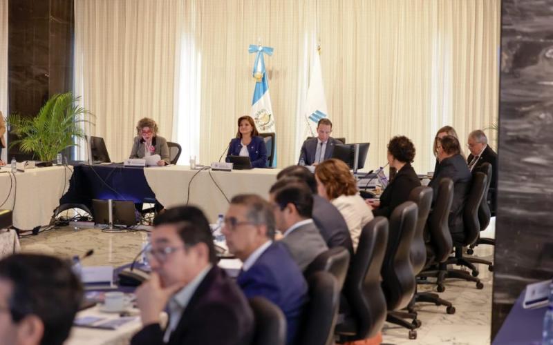 En materia de comercio exterior, se destacó el potencial de las zonas de libre comercio como motores de inversión, desarrollo y generación de empleo en las regiones.