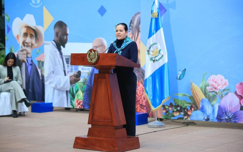 Ministra Rivera anuncia avance en la entrega del Crédito Tob’anik y una alerta por lluvias