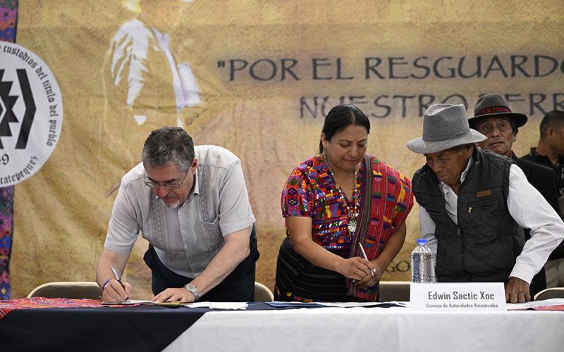 Gobierno de Guatemala y autoridades indígenas de Santiago Sacatepéquez firman Agenda de Trabajo Conjunto en Santiago Sacatepéquez