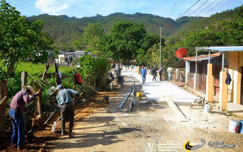 Zona Vial 14 y autoridades locales mejoran la red vial en El Cacao