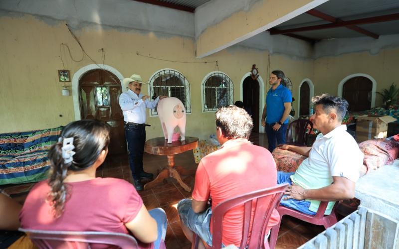 Porcicultores de la Costa Sur fortalecidos en mejoramiento genético y producción animal