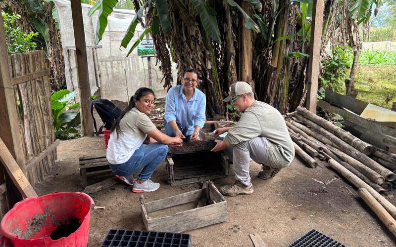 Promueven establecimiento de huertos familiares en Sacatepéquez